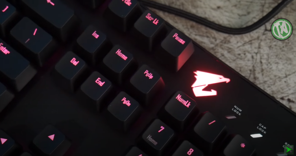 Detalhe do teclado e seu RGB